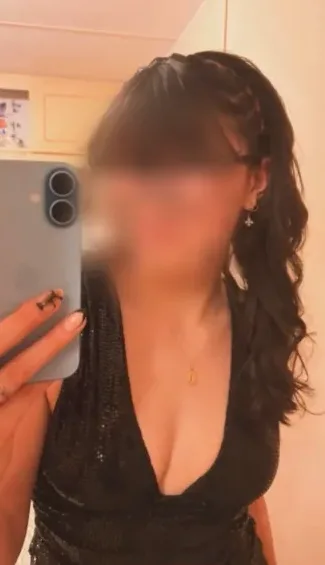 Daniela, 19