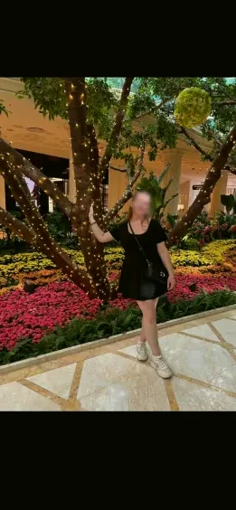 Nadine, 25